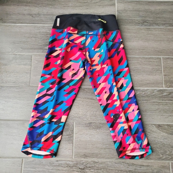 Zella Red, Blue & Black Geo Print Athletic Active Workout Capris - Sz XS - Picture 14 of 14